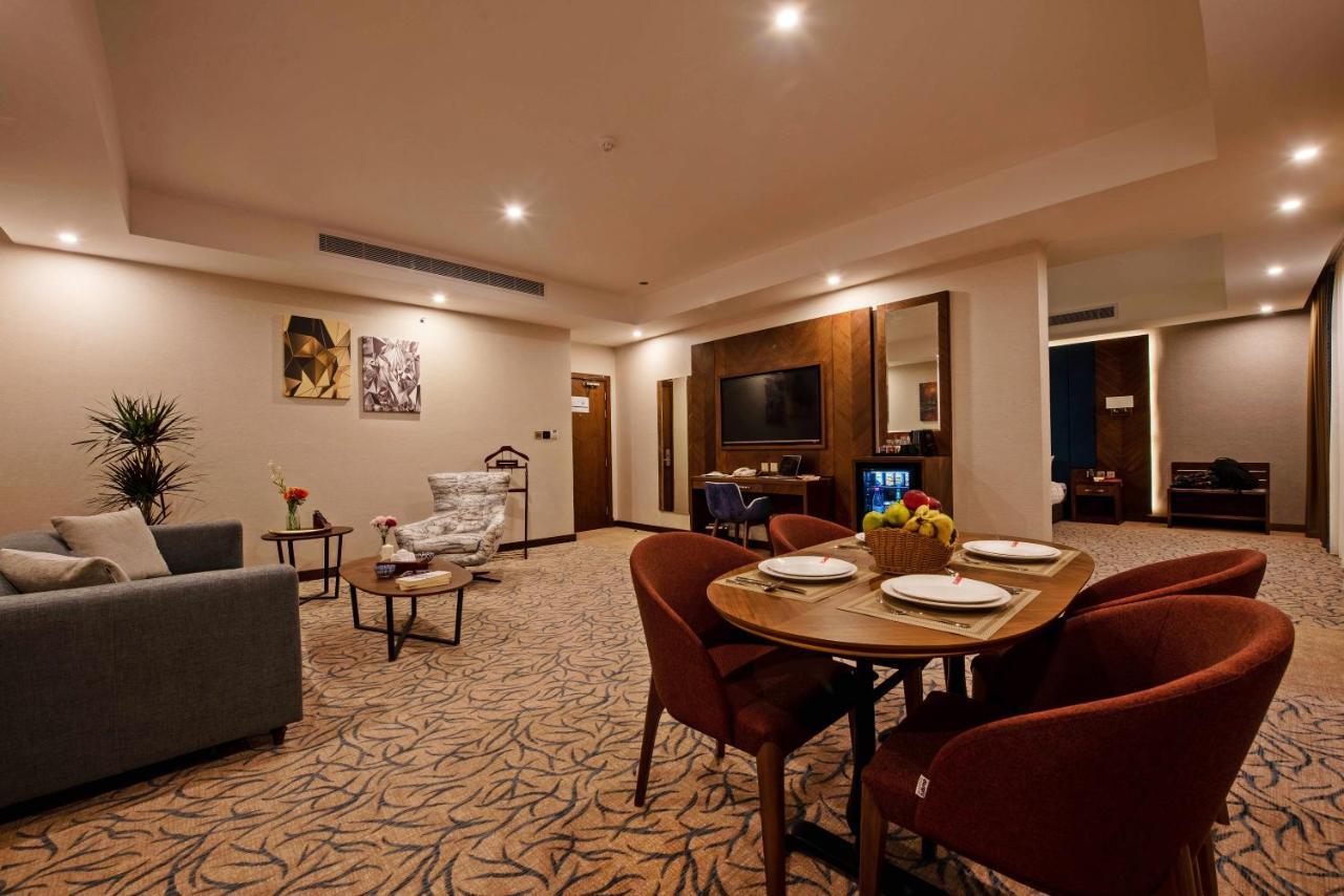 Sunday Emerald Hotel Jiddah Esterno foto