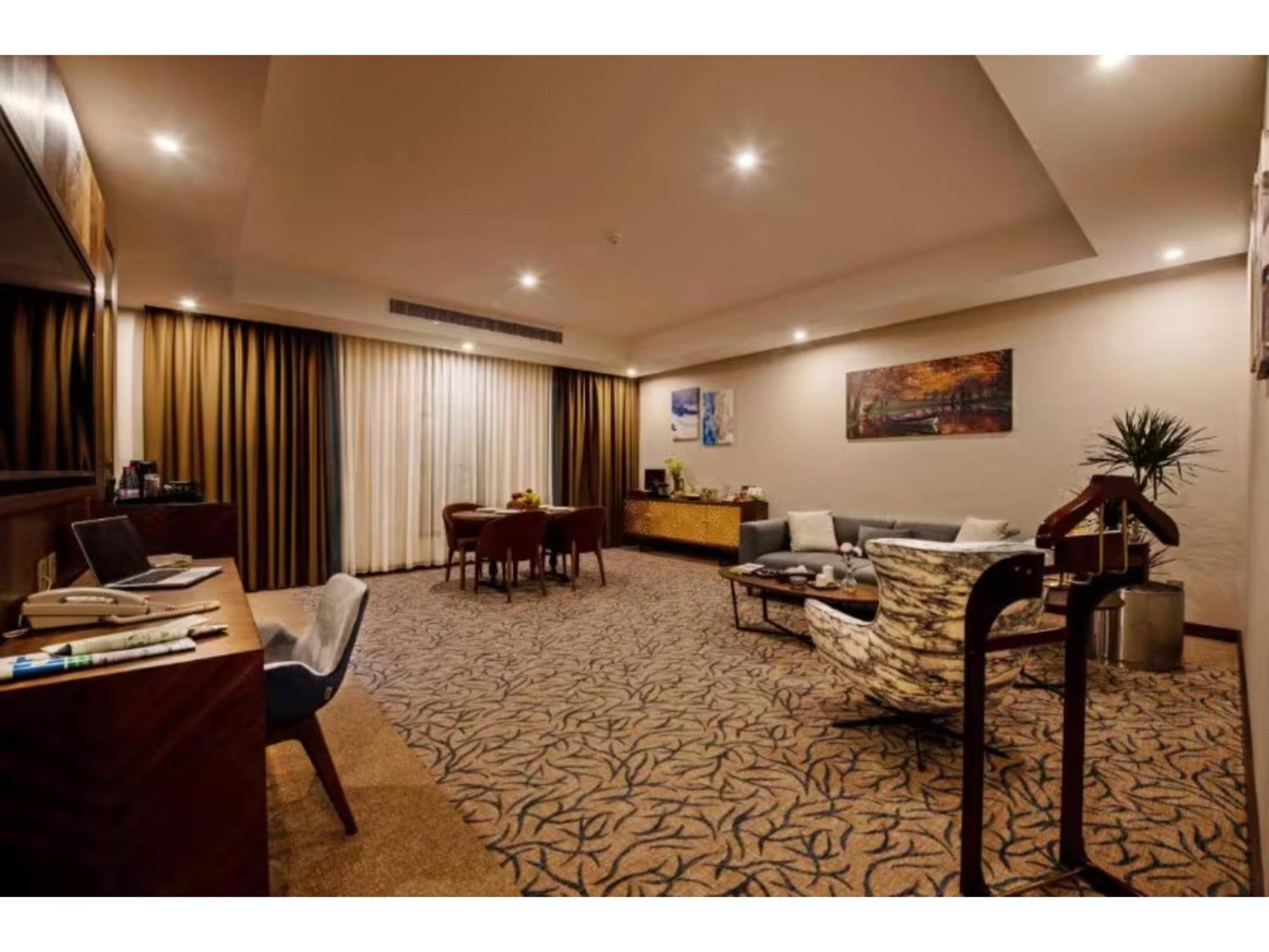 Sunday Emerald Hotel Jiddah Esterno foto