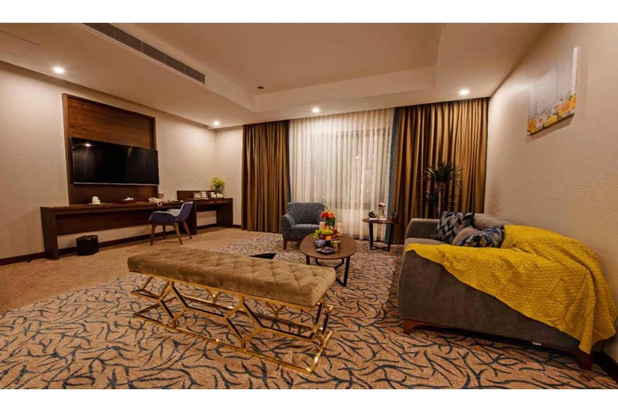 Sunday Emerald Hotel Jiddah Esterno foto